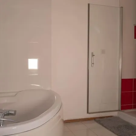 Cholet, En Centre-ville Et Spacieux, Proche Du Parc Du Puy Dufou * Cholet