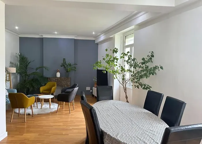 Cholet, En Centre-ville Et Spacieux, Proche Du Parc Du Puy Dufou *