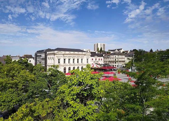 公寓 Cholet, En Centre-ville Et Spacieux, Proche Du Parc Du Puy Dufou *
